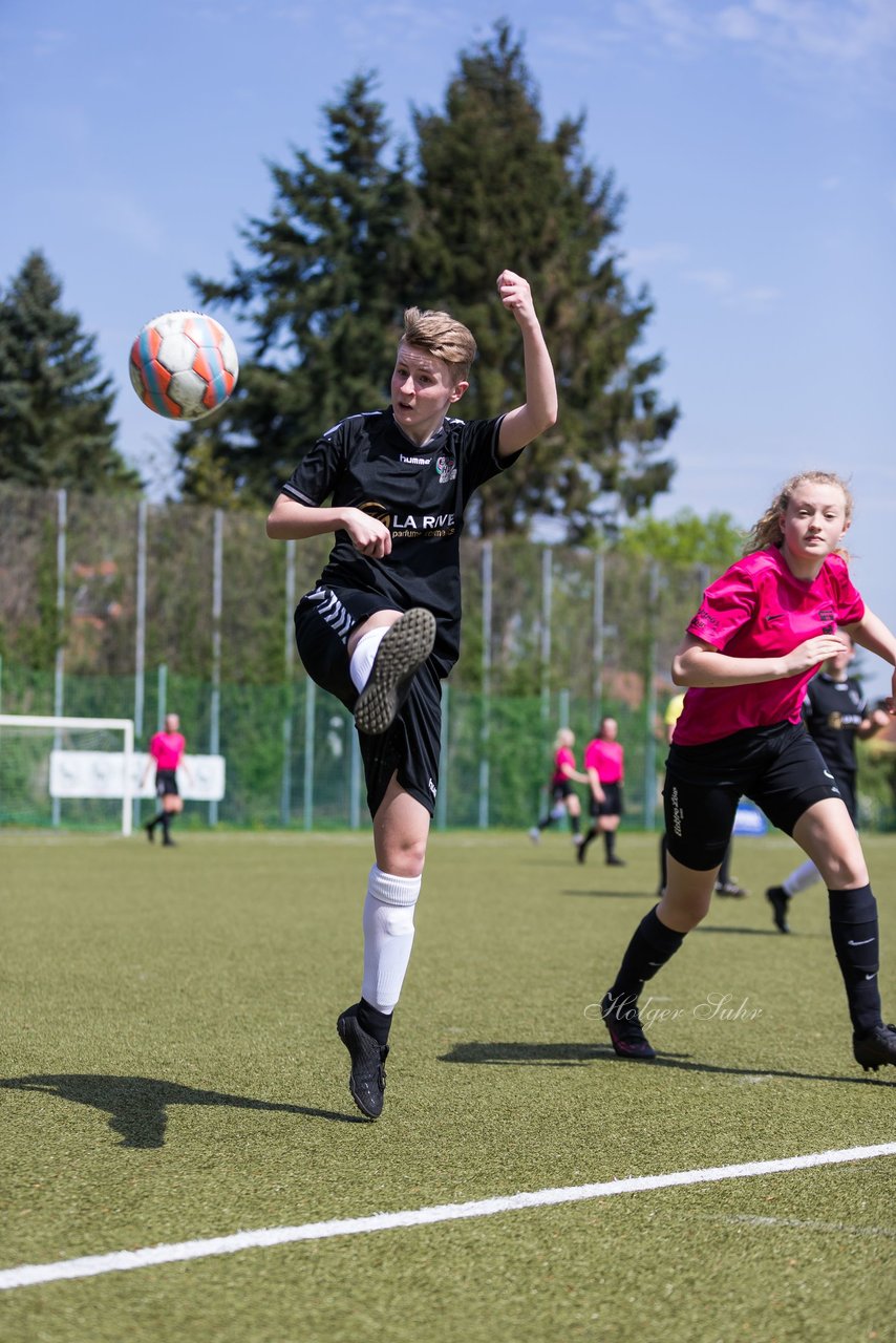 Bild 87 - B-Juniorinnen Pokalfinale SV Henstedt Ulzburg - SG Holstein Sued : 2:0